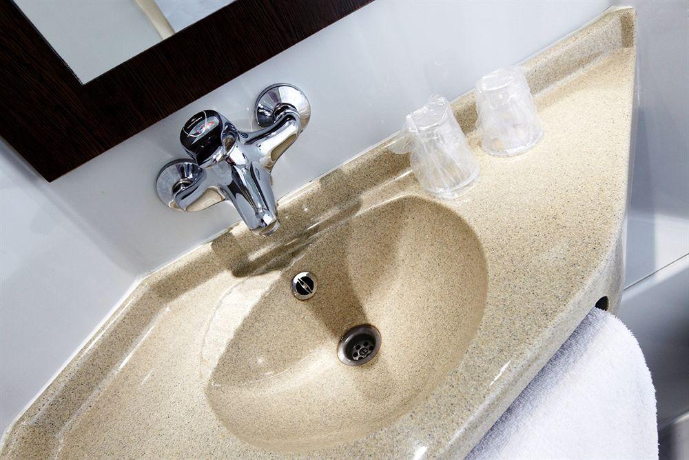 Kyriad Direct Annemasse - Genève Hotel 3*