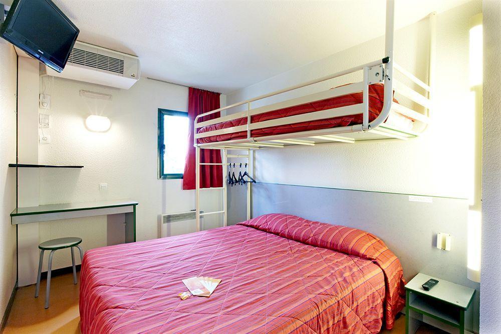 Kyriad Direct Annemasse - Genève Hotel